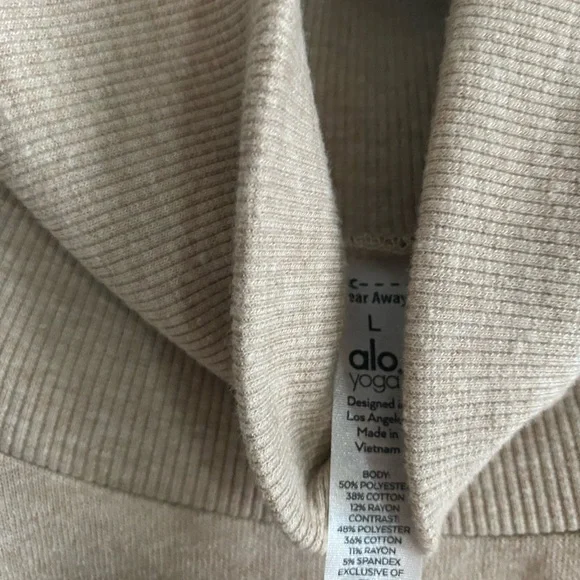 NWT ALO Yoga Women's Clarity long sleeve comfort zone Neck Sweater L - Picture 3 of 6